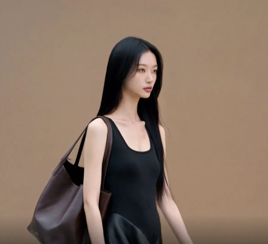 Jupes — OEM clothing factory Shenzhen — angle 3